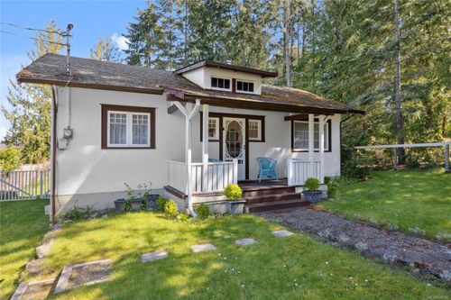 634 Jones St, Qualicum Beach, BC, V9K1H2 | Card Image