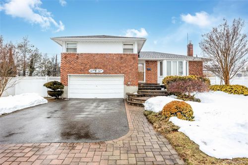 43 Maplewood Drive, Oyster Bay, NY, 11803 | Card Image