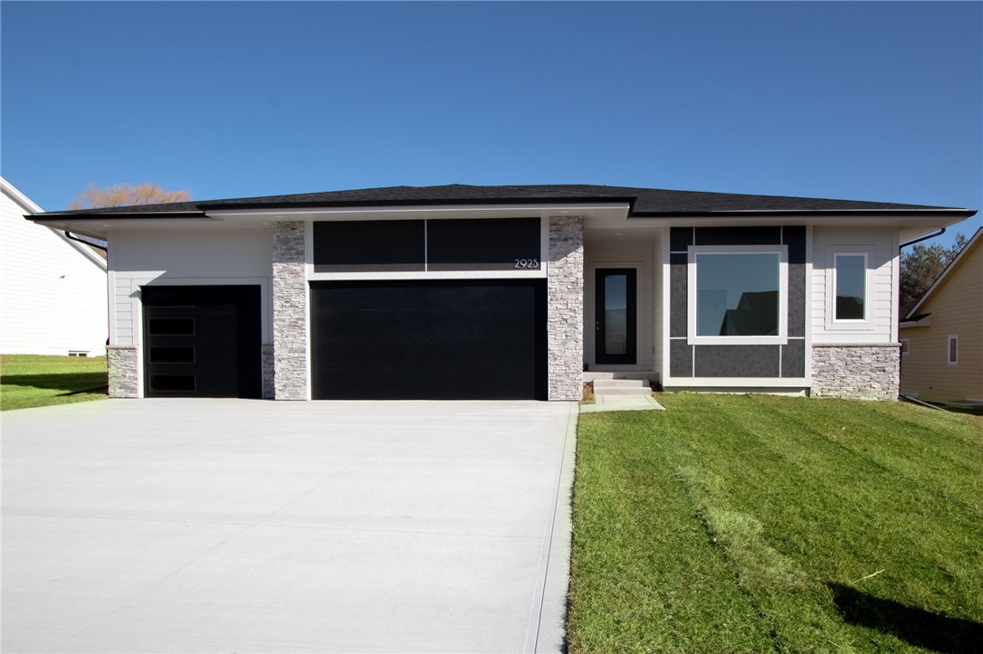 Brentwood Cir, Grimes, IA 50111