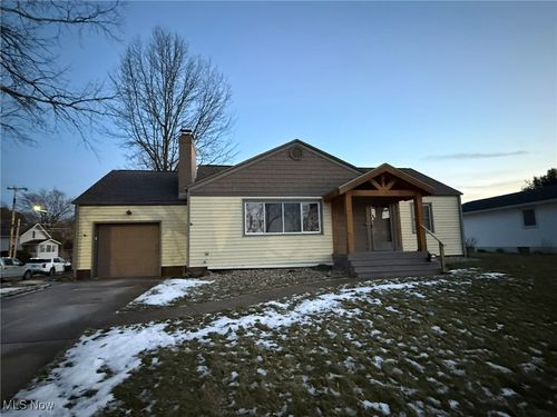 230 E 21st St, Dover, OH, 44622-1032 | Card Image