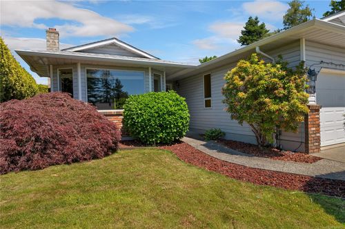 324 Parkway Dr, Campbell River, BC, V9W1W7 | Card Image