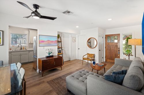 731 Bath St, SANTA BARBARA, CA, 93101-3305 | Card Image