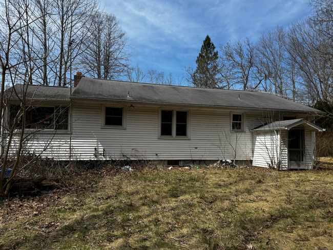 170 Lake St, House other with 3 bedrooms, 1 bathrooms and 3 parking in Moosup CT | Image 4