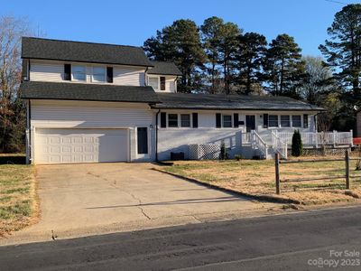 525 Kelly Avenue, House other with 3 bedrooms, 2 bathrooms and null parking in Mooresville NC | Image 2