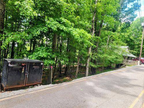 153 Pond Creek Rd, Beech Mountain, NC, 28604-8164 | Card Image