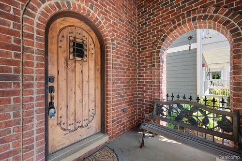 3875 Andover Ave, Auburn Hills, MI, 48326-3030 | Card Image