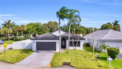 301 Sw 182nd Way, House other with 3 bedrooms, 2 bathrooms and null parking in Pembroke Pines FL | Image 1