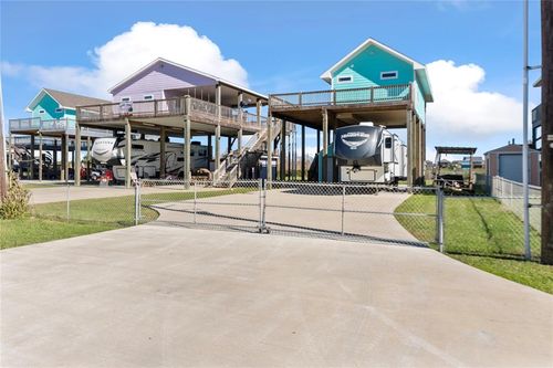 892 S East Road, Crystal Beach, TX, 77650 | Card Image