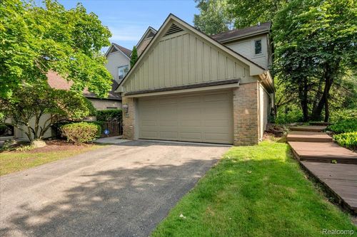37418 Legends Trail Dr, Farmington Hills, MI, 48331-1158 | Card Image