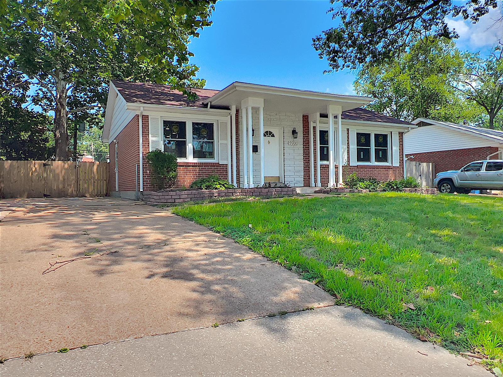 Hale Dr, Saint Louis, MO 63123