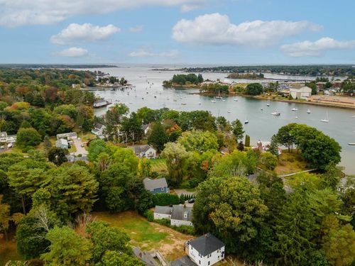 121 Whipple Rd, Kittery, ME, 03904-1316 | Card Image