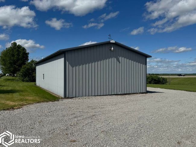 19229 Highway 5, Home with 4 bedrooms, 2 bathrooms and 2 parking in Centerville IA | Image 22