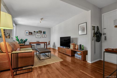 5b-35-40 75th Street, New York, NY, 11372 | Card Image