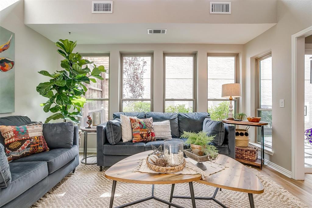 17090 Knots Landing, Sold in Addison Zoocasa