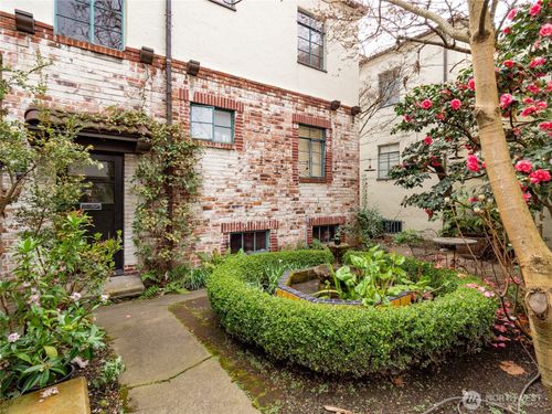 apt-19-1106 Ne 42nd St, Seattle, WA, 98105-6348 | Card Image