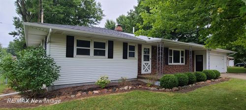 705 E Liberty St, Chesaning, MI, 48616-1746 | Card Image