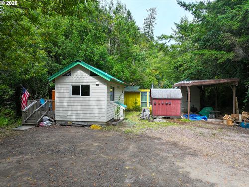 98179 Tuttle Ln, Brookings, OR, 97415-9417 | Card Image