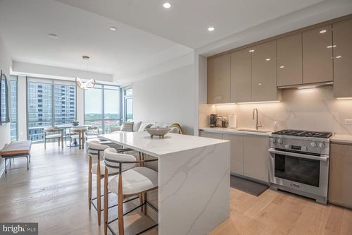 803-7887 Jones Branch Dr, MCLEAN, VA, 22102 | Card Image