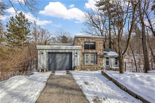 59 Park Rd S, Grimsby, ON, L3M4E7 | Card Image