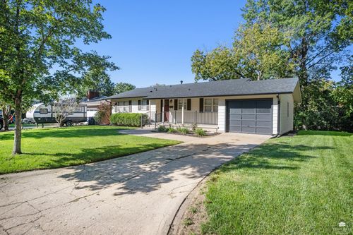 1829 Virginia Dr, Manhattan, KS, 66502-2339 | Card Image