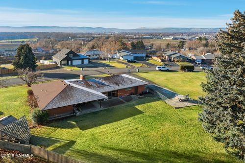 115 Terrace Park Dr, Yakima, WA, 98901-1267 | Card Image