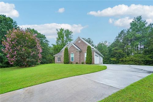 145 Clear Spring Ln, Oxford, GA, 30054-4628 | Card Image