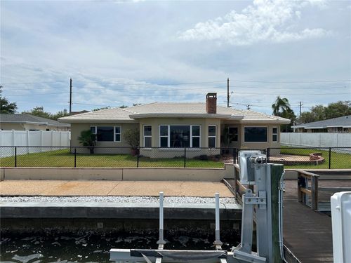 21 Paradise Ln, TREASURE ISLAND, FL, 33706-1129 | Card Image