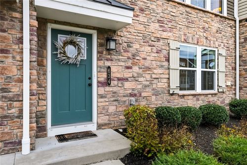 634 Amarth Ln, Cranberry Twp, PA, 16066-3454 | Card Image