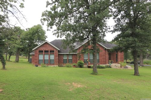 124 Rosewood Dr, La Vernia, TX, 78121-4756 | Card Image