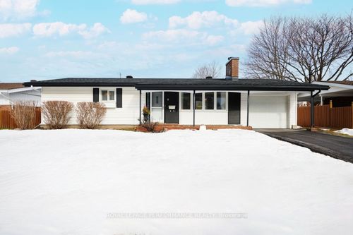 9 Kilmory Crescent, Cityview - Parkwoods Hills - Rideau Shore, ON, K2E6M9 | Card Image