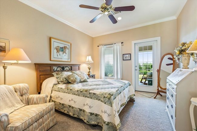Upstairs Guest Room | Image 32