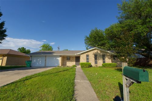 1208 Aspen Rd, Gainesville, TX, 76240-2949 | Card Image