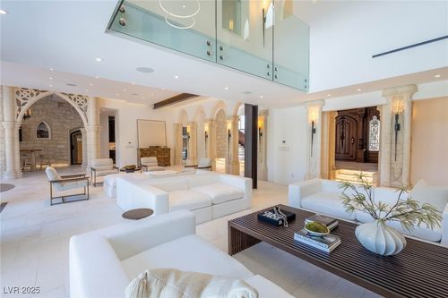 2928 Coast Line Ct, Las Vegas, NV, 89117-3524 | Card Image