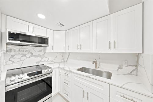 803-5255 W 26th Ct, Hialeah, FL, 33016-4746 | Card Image