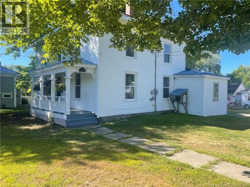16 Dow St, Saint Stephen, NB, E3L1R3 | Card Image