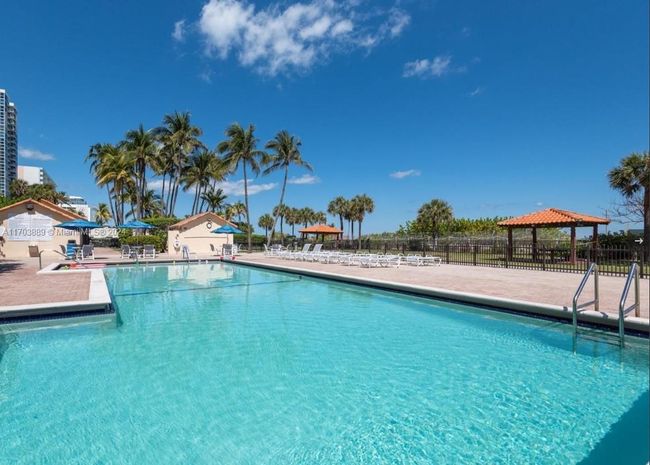 APT-1409 - 2555 Collins Ave, Condo with 2 bedrooms, 2 bathrooms and null parking in Miami Beach FL | Image 47