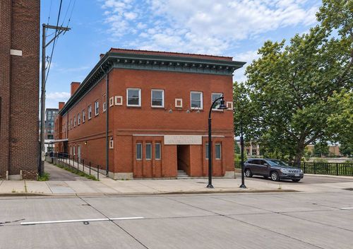 8 S Farwell Street, Eau Claire, WI, 54701 | Card Image