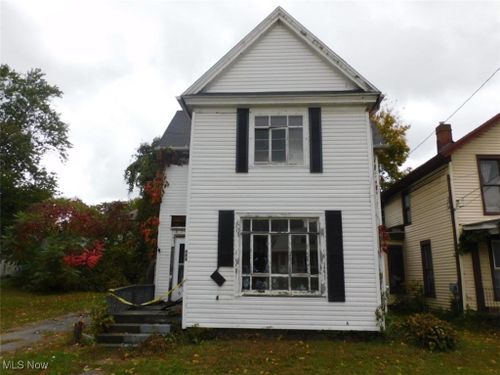 688 Main St, Conneaut, OH, 44030-2262 | Card Image