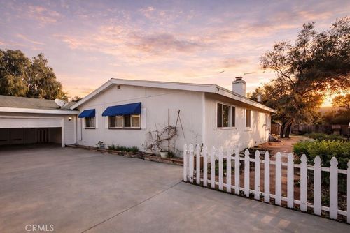 8851 Hierba Rd, Agua Dulce, CA, 91390-4558 | Card Image