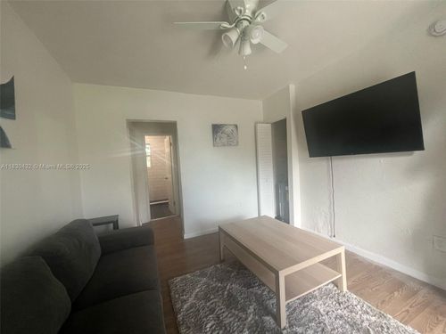 apt-7-200 Nw 13th St, Miami, FL, 33136-2640 | Card Image