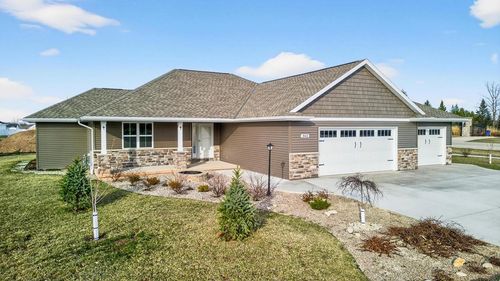 302 Willie Mays Circle Circle, DE PERE, WI, 54115 | Card Image