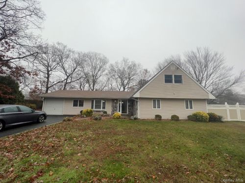 7 Wicket St, Coram, NY, 11727-1124 | Card Image