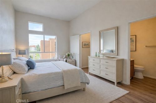 437-450 E 4th St, Santa Ana, CA, 92701 | Card Image