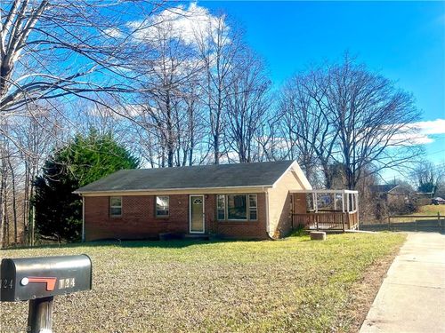 124 Kimberly St, Mount Airy, NC, 27030-7478 | Card Image