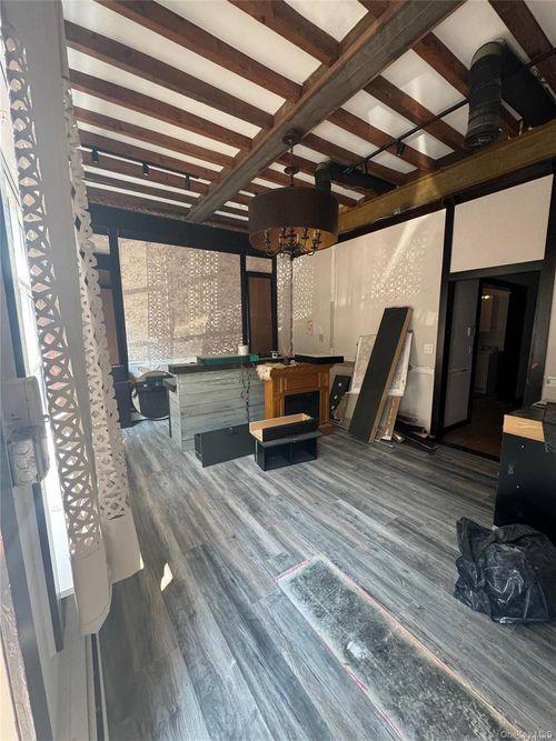 302 Forest Ave, Locust Valley, NY, 11560-2115 | Card Image