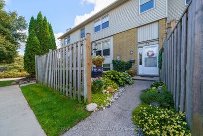 34 - 760 Berkshire Dr, Condo with 3 bedrooms, 2 bathrooms and 2 parking in London ON | Image 2