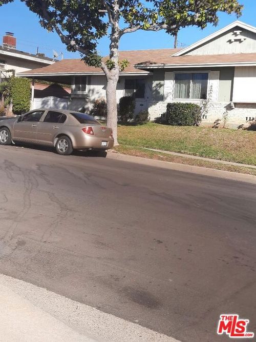 10404 S 3rd Ave, Inglewood, CA, 90303-1731 | Card Image