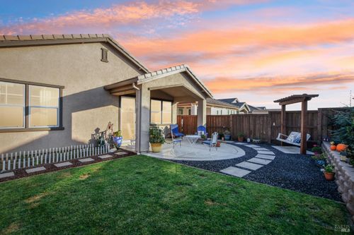 300 White Owl St, Dixon, CA, 95620-3965 | Card Image