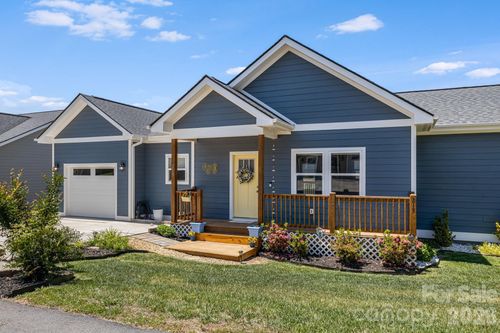 215 Oak Meadow Ln, Asheville, NC, 28804-0142 | Card Image