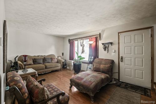 37649 Castle Dr, Romulus, MI, 48174-1058 | Card Image